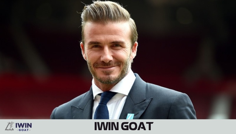 David Beckham như một bức tượng Hy Lạp sống, vẻ đẹp trai vượt thời gian của anh đã trở thành huyền thoại trong làng bóng đá.