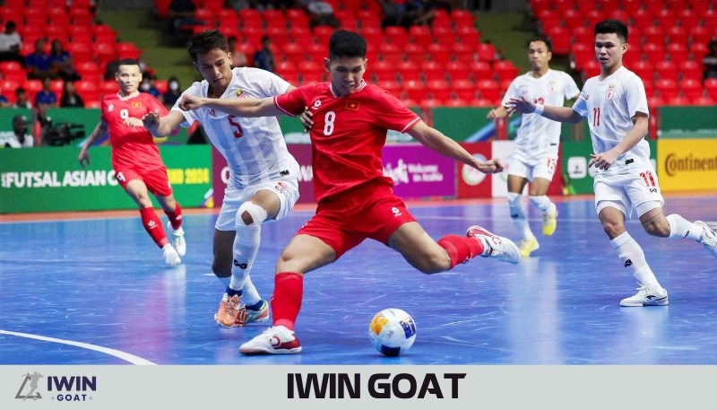 Futsal là đứa con tinh nghịch của bóng đá, sinh ra trong góc hẹp đô thị, lớn lên thành ngôi sao sáng trên bầu trời thể thao.