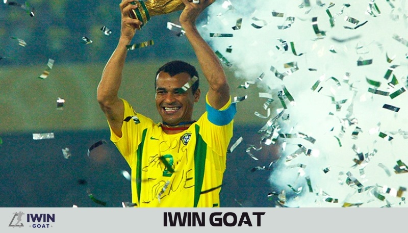 Cafu, như một cơn gió mạnh mẽ từ Brazil, đã quét qua sân cỏ thế giới, để lại dấu ấn không thể phai mờ trong lòng người hâm mộ.