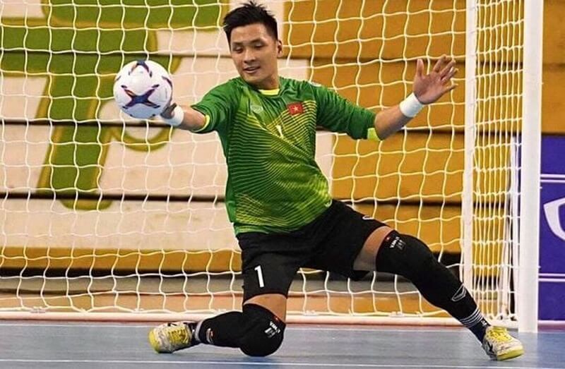 Như người lính canh cổng thành kiêu hãnh, Goleiro đứng sừng sững trước khung thành, sẵn sàng đối đầu mọi thử thách khốc liệt.